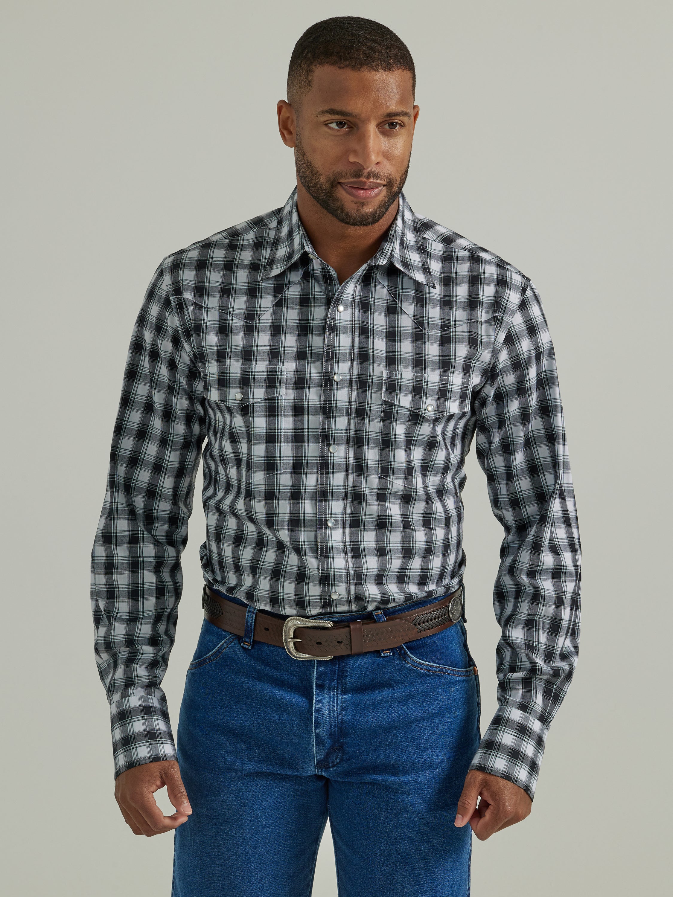 Between the Mountains White and Black Men's Long Sleeve Dress Shirt