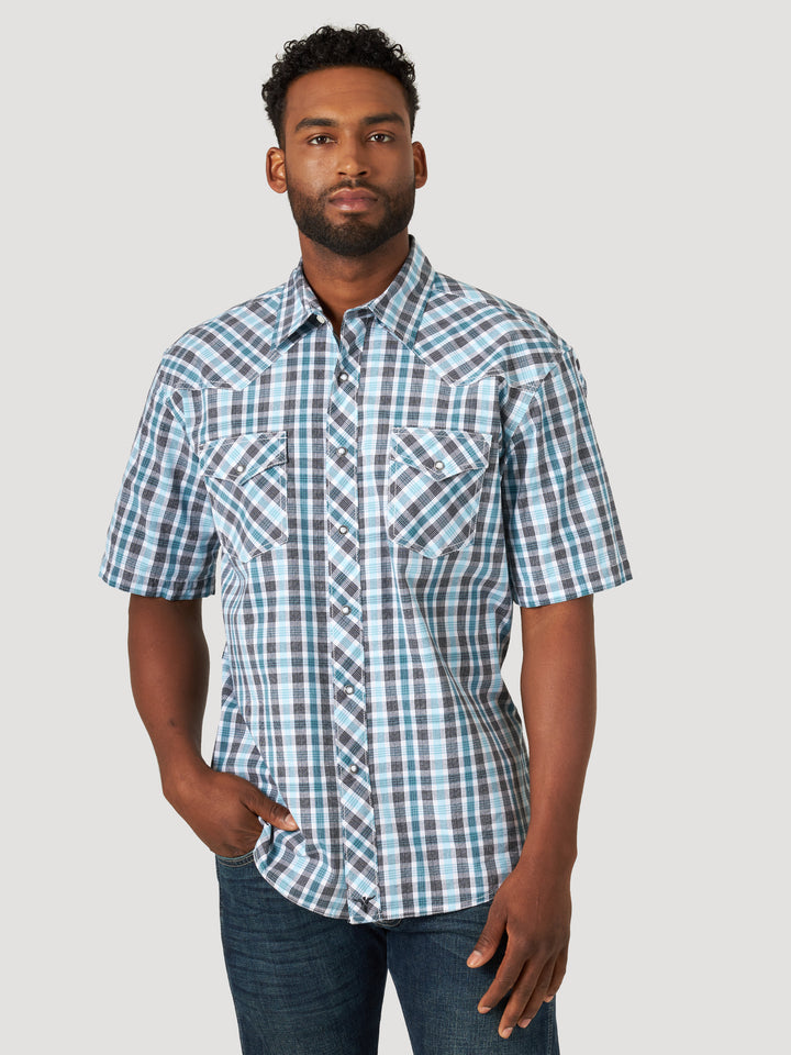 Wrangler Men's Advanced Comfort Plaid Print Short Sleeve Blue/Black Shirt