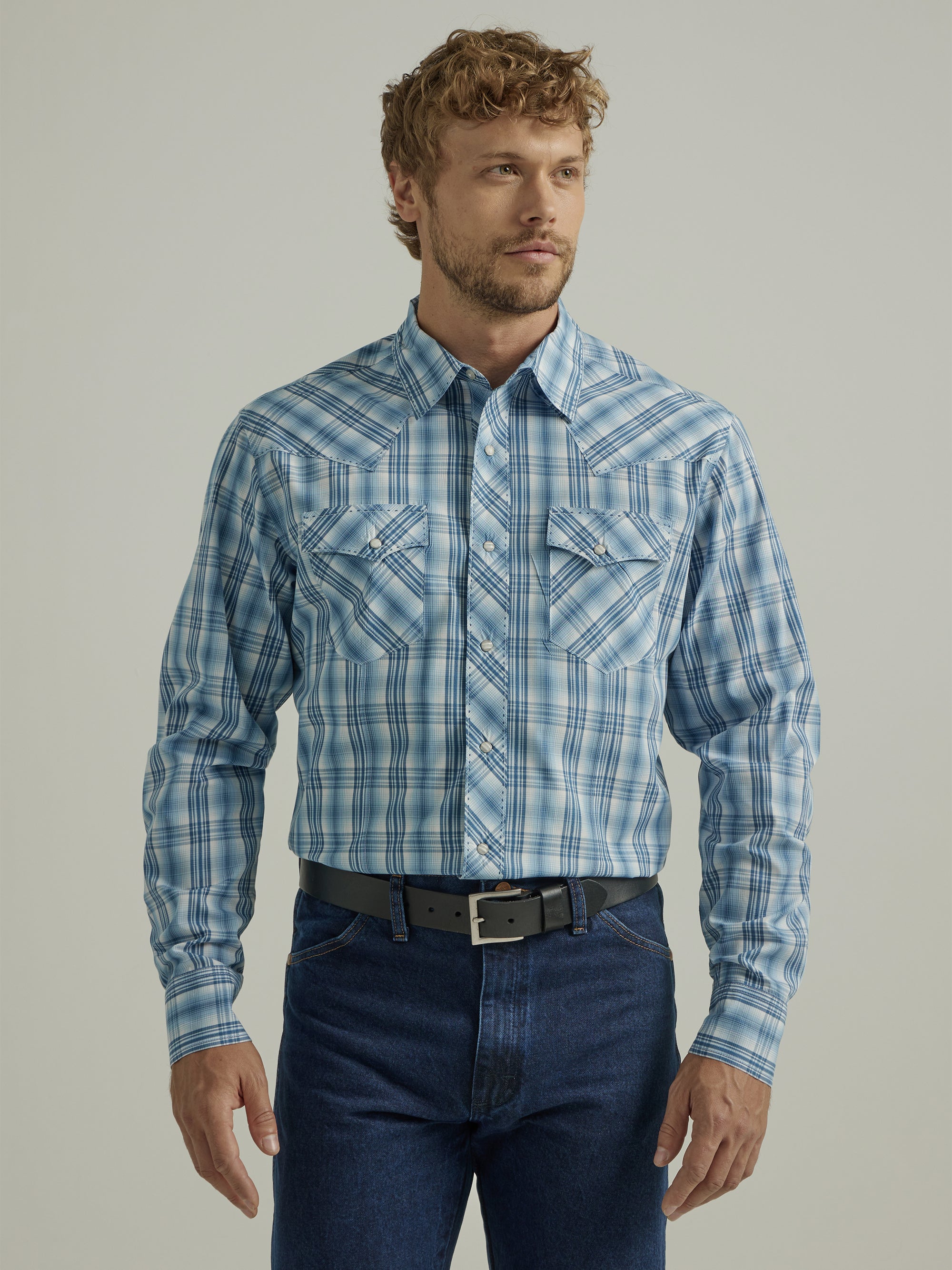 Wrangler Men's Modern Fit  Long Sleeve Fashion Snap Paid Blue Shirt
