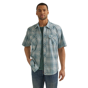 Wrangler Men's Modern Fit Short Sleeve Snap Blue Shirt