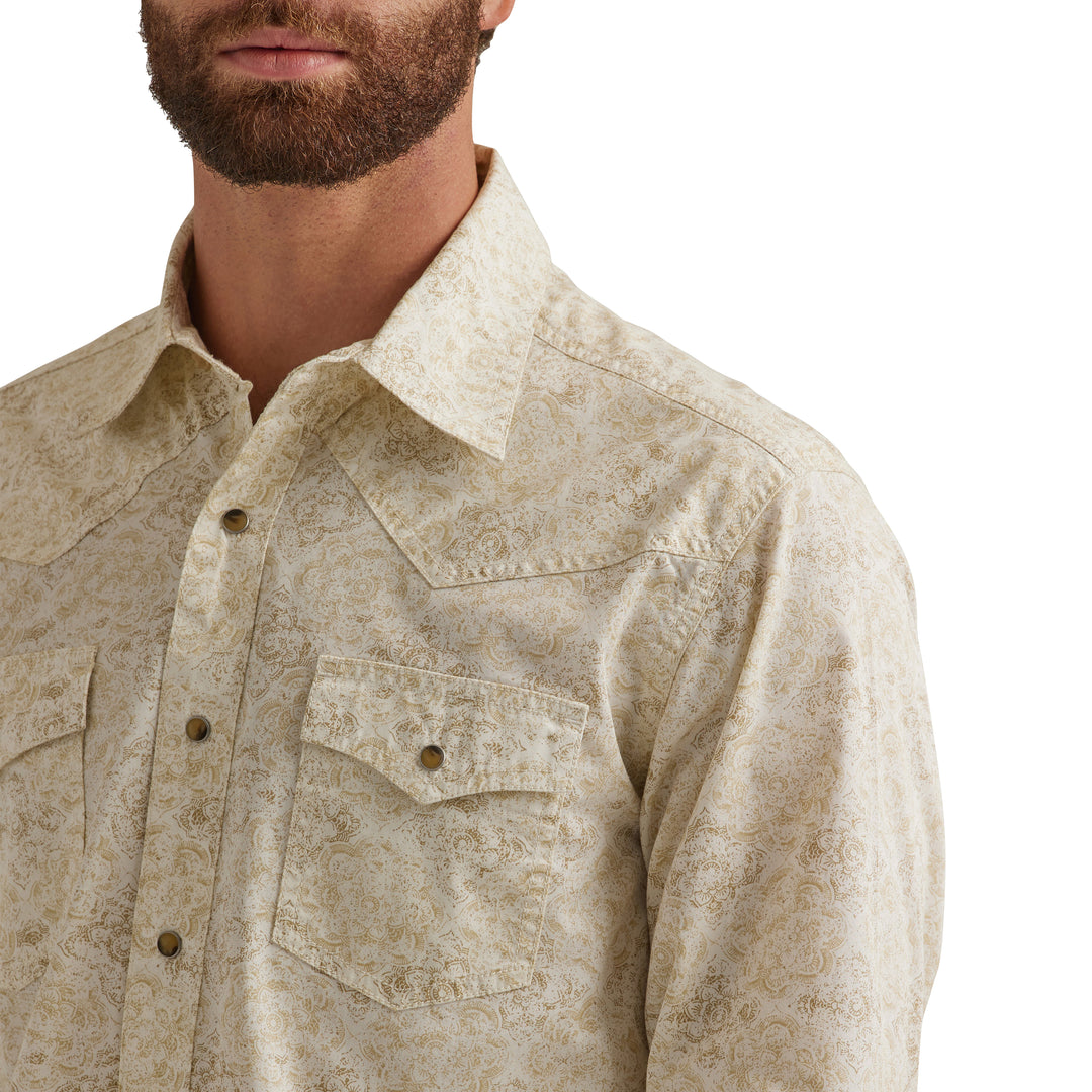 Wrangler Men's Retro Premium Long Sleeve Western Snap Printed Shirt in off White