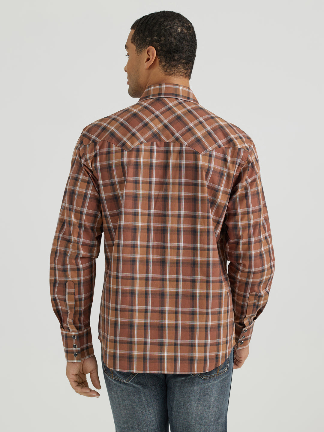 Wrangler Men's Western Retro Modern Fit Long Sleeve Brown Shirt