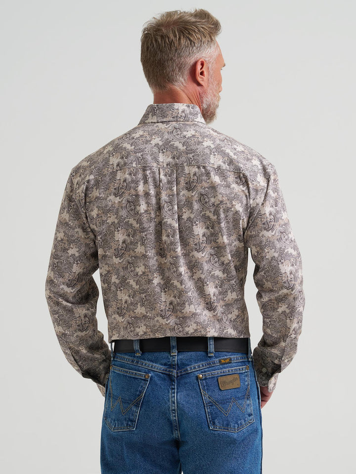 Wranglers Men's George Straight Relaxed Fit Long Sleeve - Brown