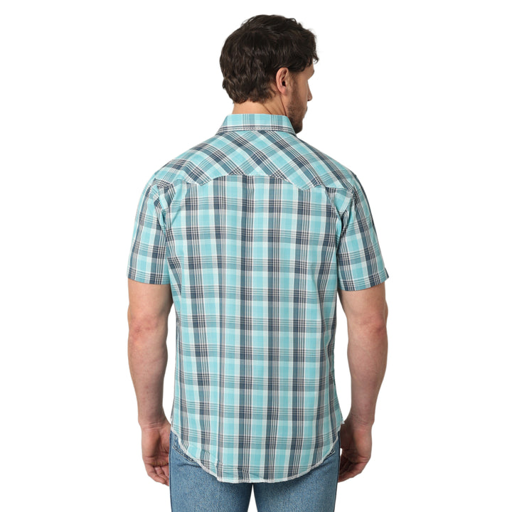 Wrangler Men's Western Fashion Plaid Snap Shirt Blue Sea