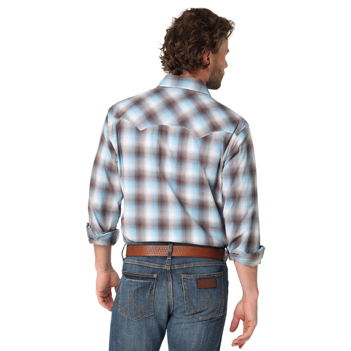 Wrangler Men's Retro Long Sleeve Blue and Indigo Plaid Shirt