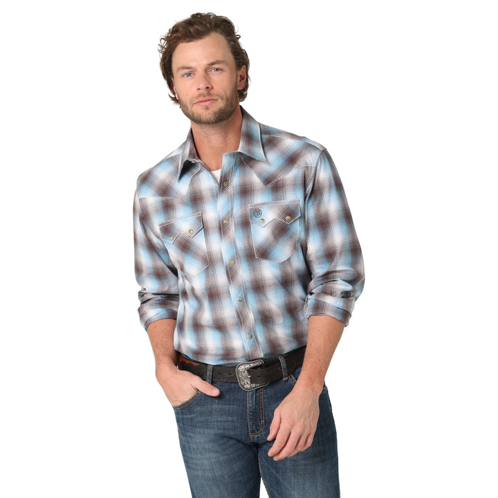 Wrangler Men's Retro Long Sleeve Blue and Indigo Plaid Shirt