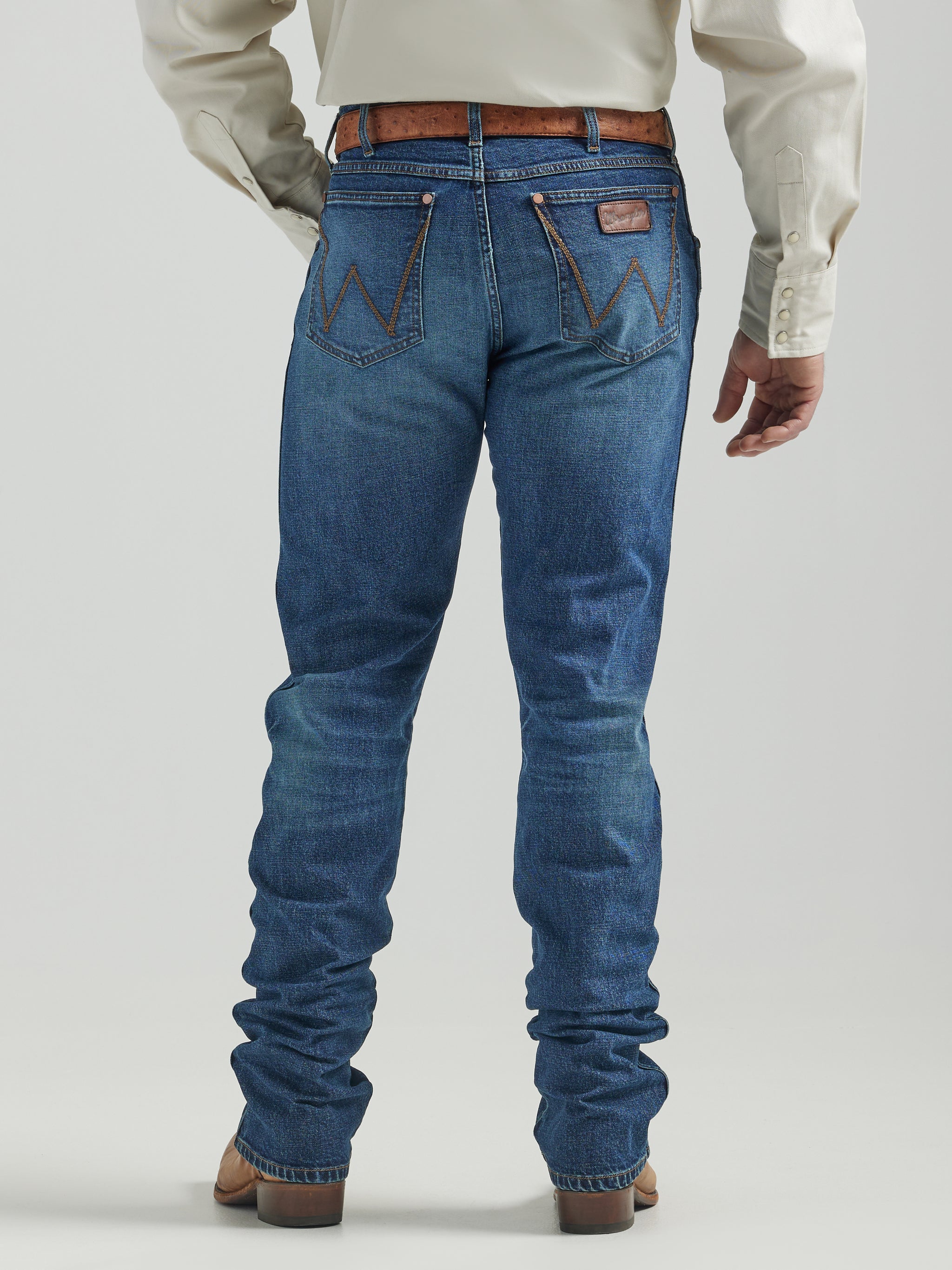 Wrangler Retro® Slim Fit Light Blue Jeans – Men’s 77MWZWO – 100% Cotton Denim, Bootcut